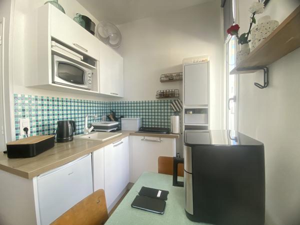 03200 VICHY –STUDIO AVEC BALCONETS -COEUR DE VILLE -