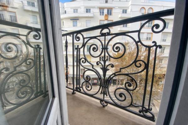 03200 VICHY –STUDIO AVEC BALCONETS -COEUR DE VILLE -