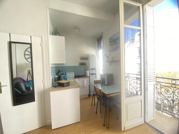 03200 VICHY –STUDIO AVEC BALCONETS -COEUR DE VILLE -