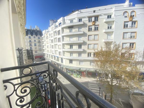 03200 VICHY –STUDIO AVEC BALCONETS -COEUR DE VILLE -