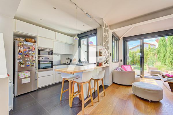 Maison Rueil Malmaison 5 pièce(s) 140 m2 840 000 € **  - Référence  19481