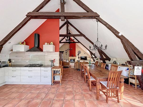 Domaine Gourdon avec piscine sur 13.5 hectares de terrain