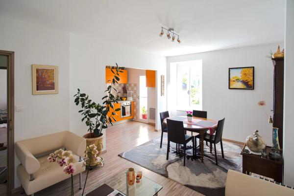 Appartements et grands garages immeuble bourgeois