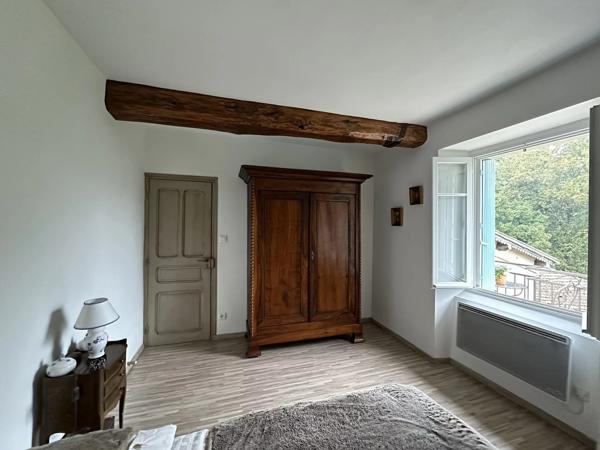 Appartements et grands garages immeuble bourgeois
