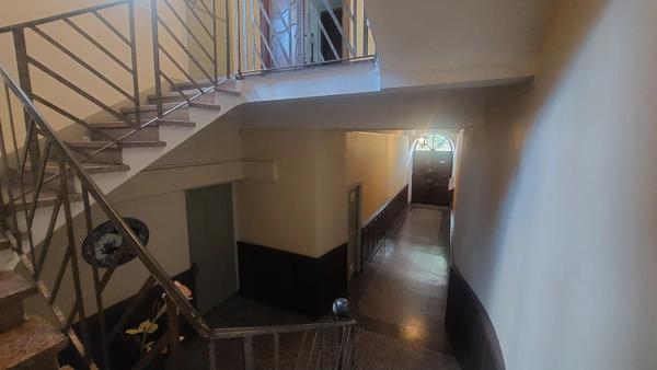 Appartements et grands garages immeuble bourgeois