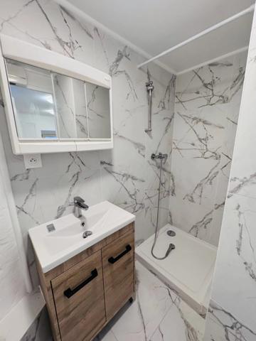 Location Appartement 1 pièces 15 m2 à Contes