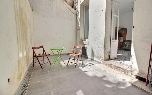 Appartement à vendre    3 pièces • 65 m2 Marseille 1