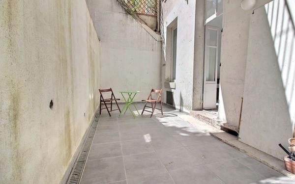 Appartement à vendre    3 pièces • 65 m2 Marseille 1