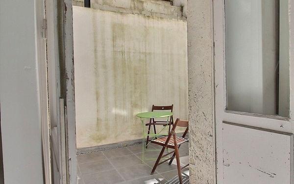 Appartement à vendre    3 pièces • 65 m2 Marseille 1