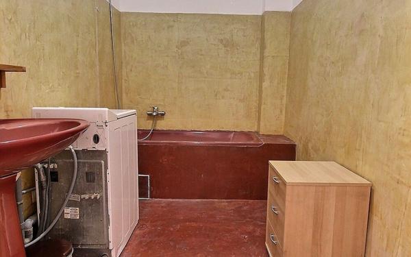 Appartement à vendre    3 pièces • 65 m2 Marseille 1