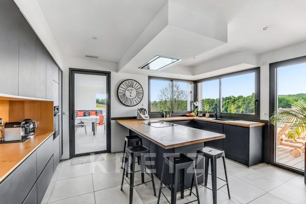 Villa contemporaine avec piscine à débordement et vue, aux portes de Balma / Toulouse