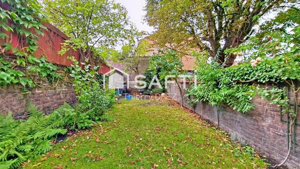Idealement placée,  superbe semi-bourgeoise 1890 de 190 m² avec 5 chambres, jardin sud et garage. Métro tramway et gare à 5mns