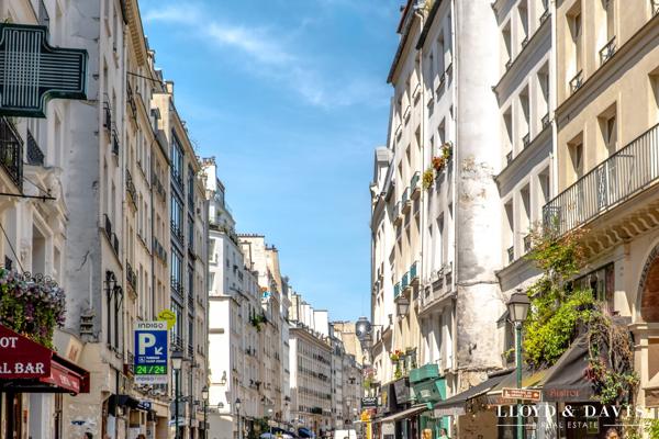 PARIS 75002- Un appartement clé en main, où il ne reste qu’à poser ses valises.