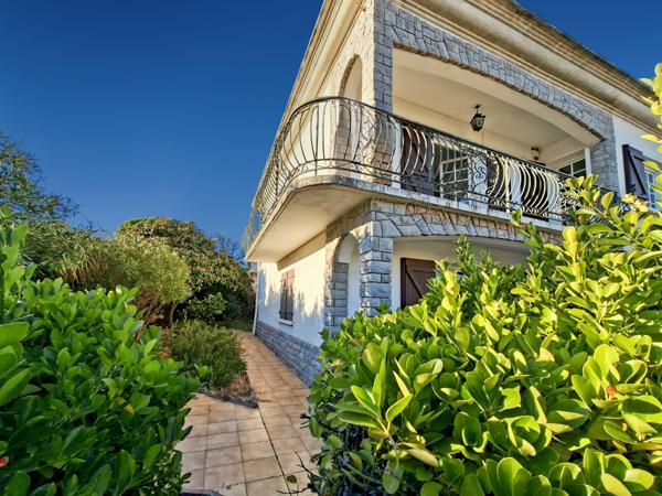 Béziers (34500) Quartier résidentiel de Béziers , très belle maison T6 au fort potentiel