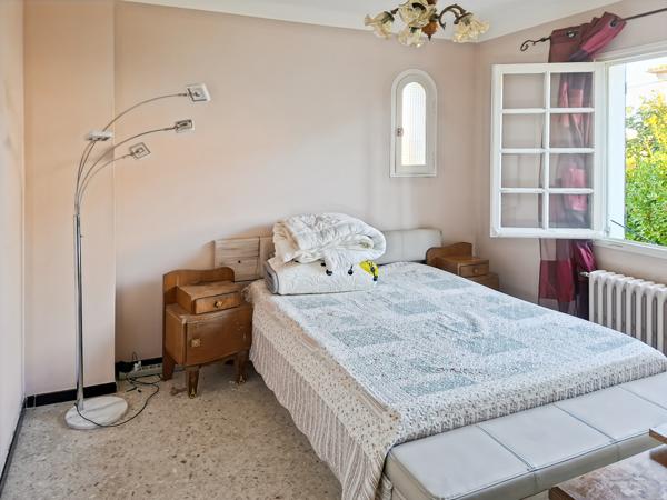 Béziers (34500) Quartier résidentiel de Béziers , très belle maison T6 au fort potentiel