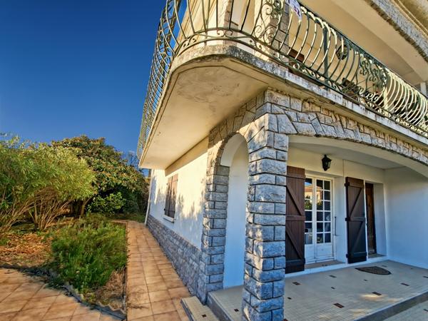 Béziers (34500) Quartier résidentiel de Béziers , très belle maison T6 au fort potentiel