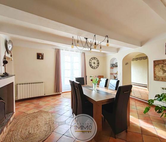 Maison 9 pièce(s) 5 chambre(s) 316 m²