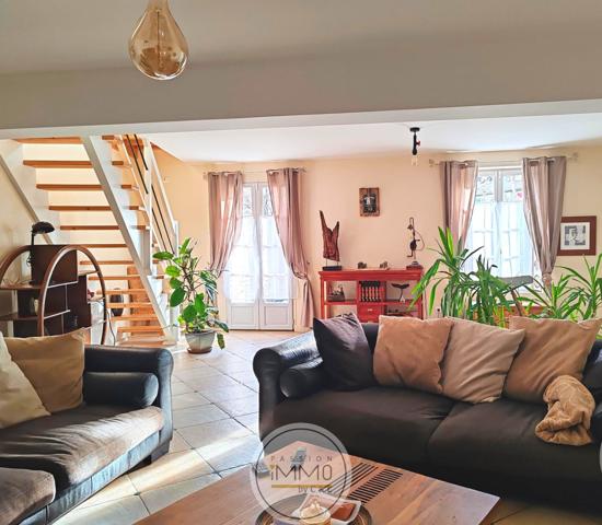 Maison 9 pièce(s) 5 chambre(s) 316 m²