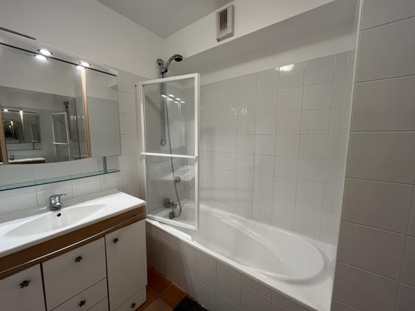 Appartement T3 meublé avec terrasse et garage - Manosque - Réf. G35