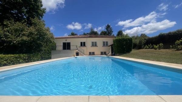 Superbe maison avec piscine et garage