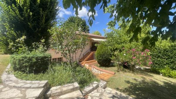Superbe maison avec piscine et garage