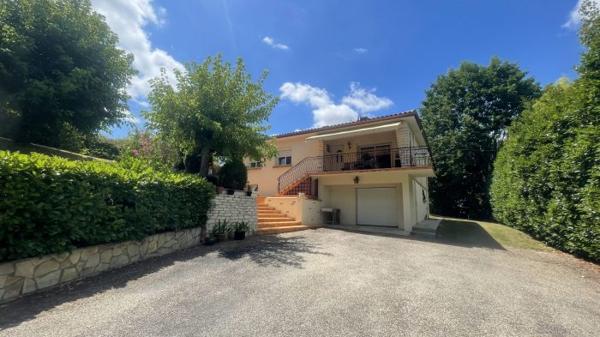 Superbe maison avec piscine et garage