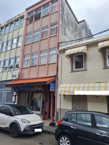 Immeuble de 3 niveaux + rez-de-chaussée de 136m2