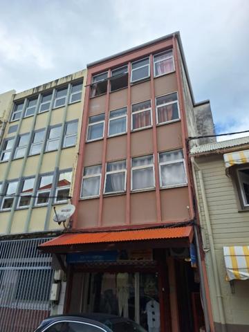 Immeuble de 3 niveaux + rez-de-chaussée de 136m2