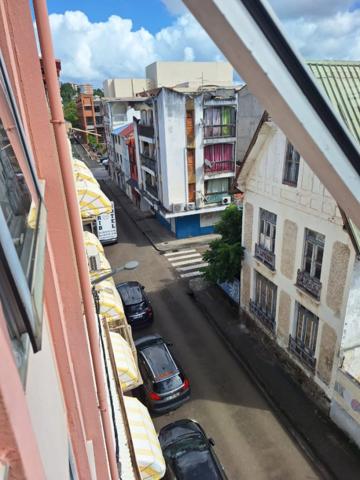 Immeuble de 3 niveaux + rez-de-chaussée de 136m2