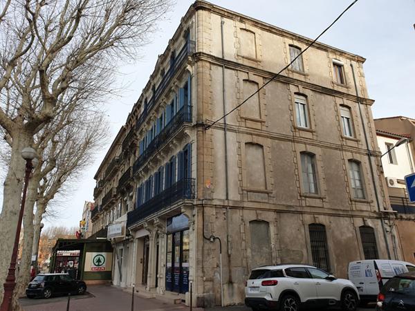 Face aux HALLES, Narbonne, T2 meublé de 32 m².