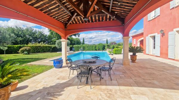 Nîmes (30000) Proche Nimes. A vendre belle villa avec piscine.