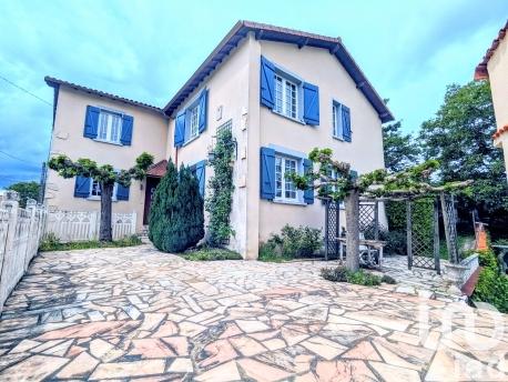 Maison à vendre 8 pièces 262 m² Saint-Just-la-Pendue