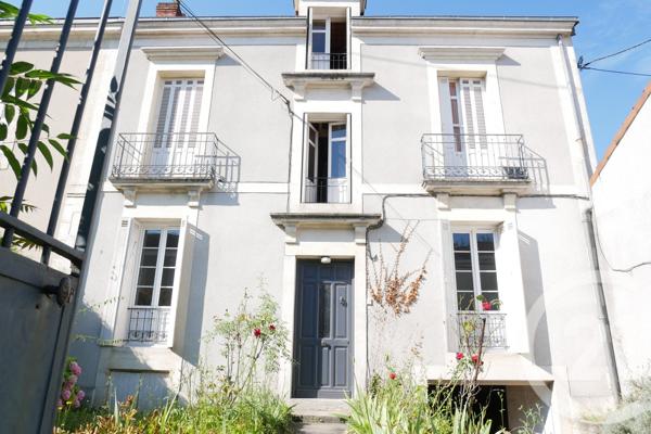 Immeuble à vendre  320 m 2   PERIGUEUX  - 24