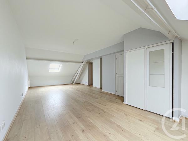 Immeuble à vendre  320 m 2   PERIGUEUX  - 24