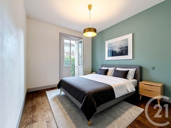 Immeuble à vendre  320 m 2   PERIGUEUX  - 24