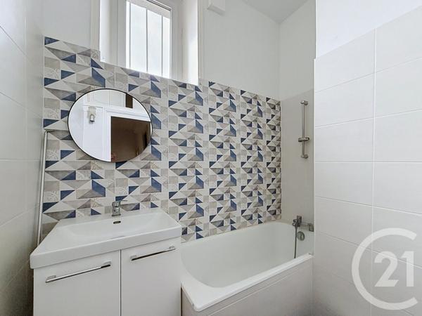 Immeuble à vendre  320 m 2   PERIGUEUX  - 24