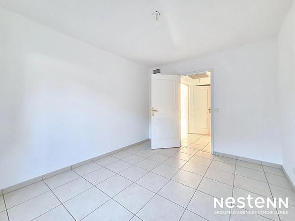 Appartement 4 pieces au centre ville de la Croix Valmer avec garage et terrasse