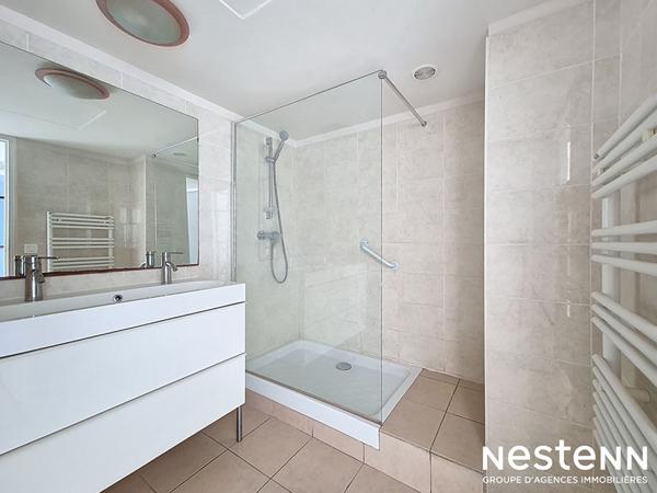 Appartement 4 pieces au centre ville de la Croix Valmer avec garage et terrasse