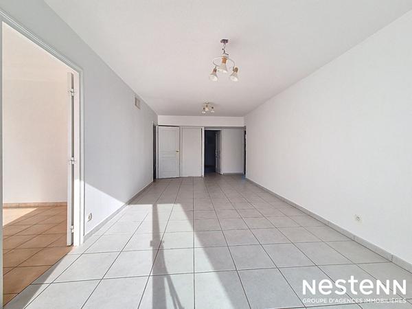 Appartement 4 pieces au centre ville de la Croix Valmer avec garage et terrasse