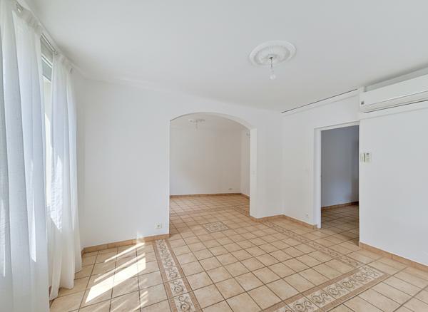 Appartement
         2 pièces
        - 55 m² 159 900 € *