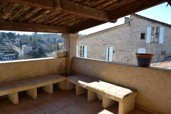 Maison T6-157 m2 avec terrasse et jardin - centre historique