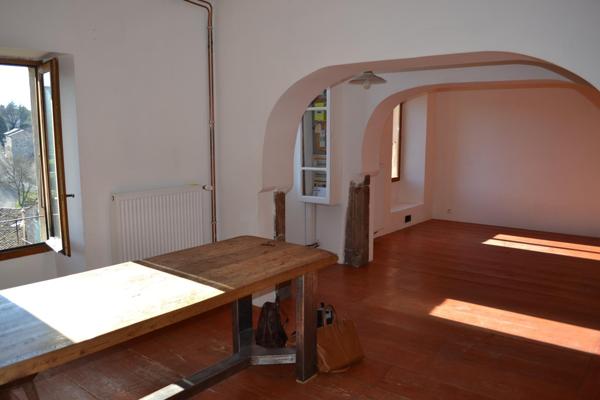 Maison T6-157 m2 avec terrasse et jardin - centre historique