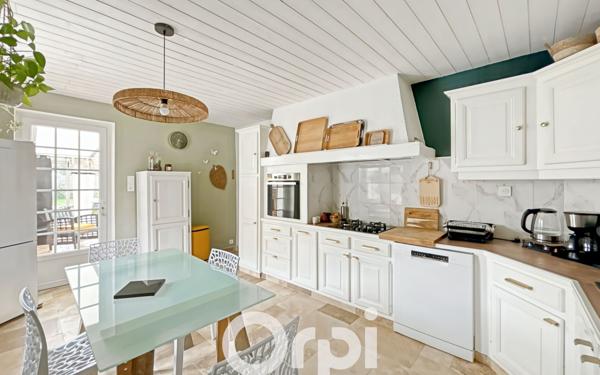 Maison à vendre    6 pièces •  Sainte-Gemme-la-Plaine