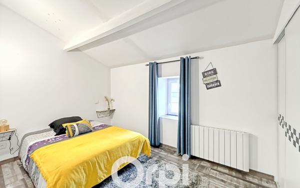 Maison à vendre    6 pièces •  Sainte-Gemme-la-Plaine