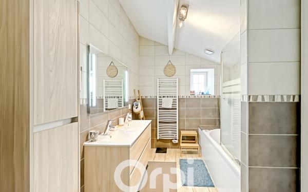 Maison à vendre    6 pièces •  Sainte-Gemme-la-Plaine