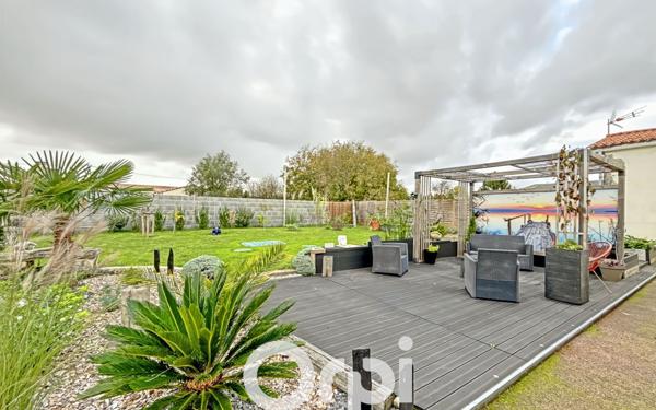 Maison à vendre    6 pièces •  Sainte-Gemme-la-Plaine