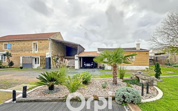 Maison à vendre    6 pièces •  Sainte-Gemme-la-Plaine