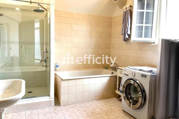 Maison
         5 pièces
        - 136 m² Exclusivité 299 000 € *