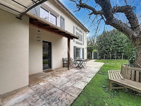 NANTERRE/ Maison 6 pièces 200 m² - Jardin/Terrasse 241m² - 3 Stationnements