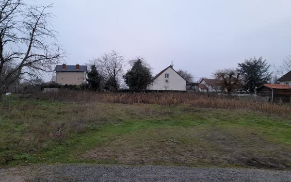 Terrain à vendre    Huriel